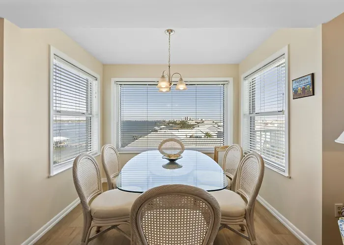 Apartment Compass Point 510 *